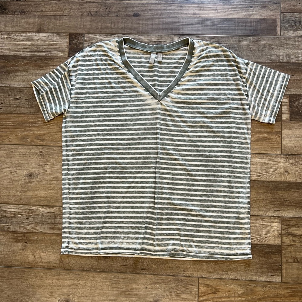 V neck tee